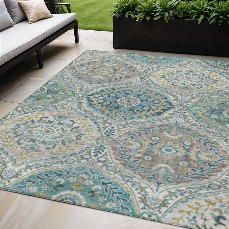 HomeRoots Floral Traditional Rectangle Outdoor Rug - 5' X 8'