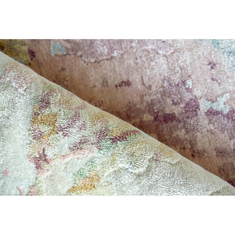 Exquisite Rugs Floor Art Hand-Knotted Bamboo Silk Silver/Blush Area Rug