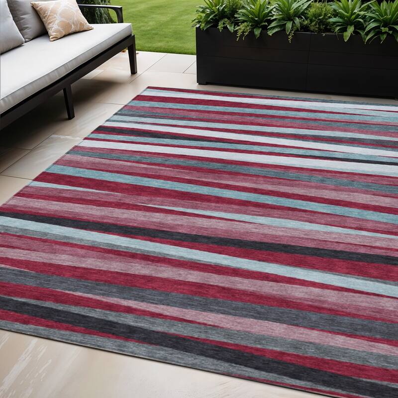HomeRoots Striped Transitional Rectangle Outdoor Rug - 5' X 8'