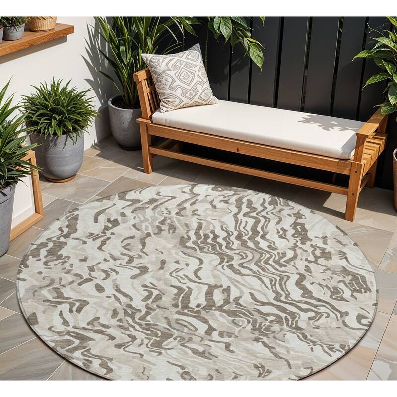 HomeRoots Abstract Transitional Rectangle Outdoor Rug - 8' Round