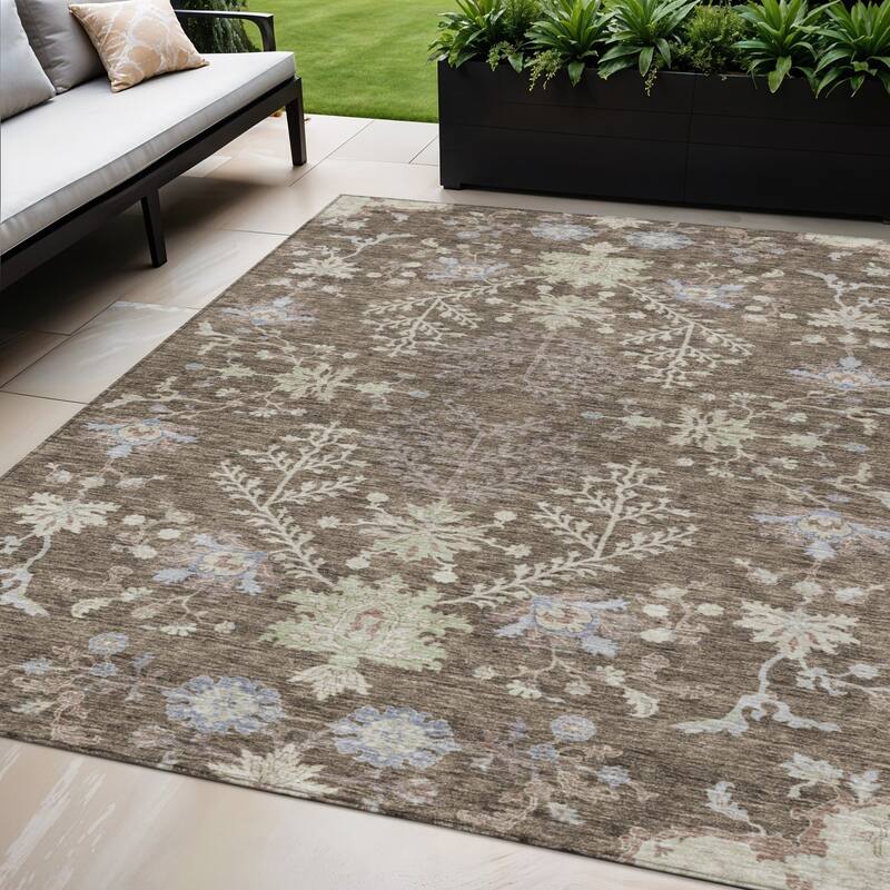 HomeRoots Floral Transitional Rectangle Outdoor Rug - 5' X 8'