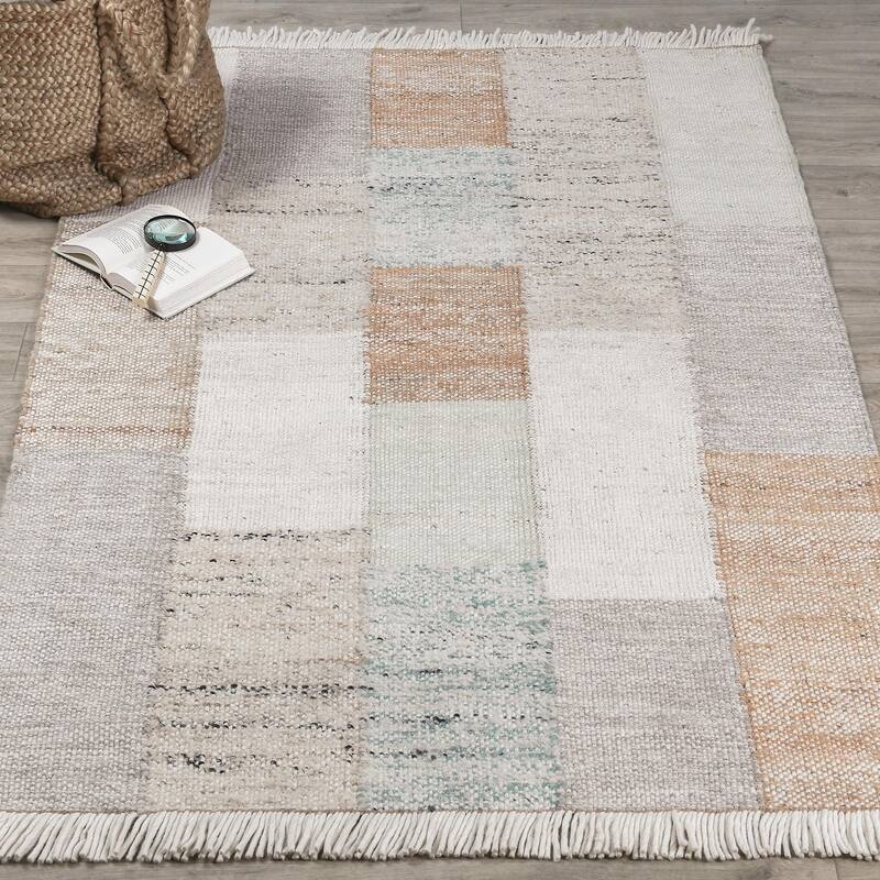 Villa by Classic Home Ritsa Handwoven Jute Blend Accent Rug