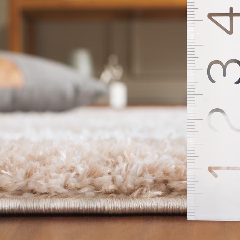 SAFAVIEH Tahoe Katjuscha Shag Modern 1.2-inch Thick Rug - 6'7" Round