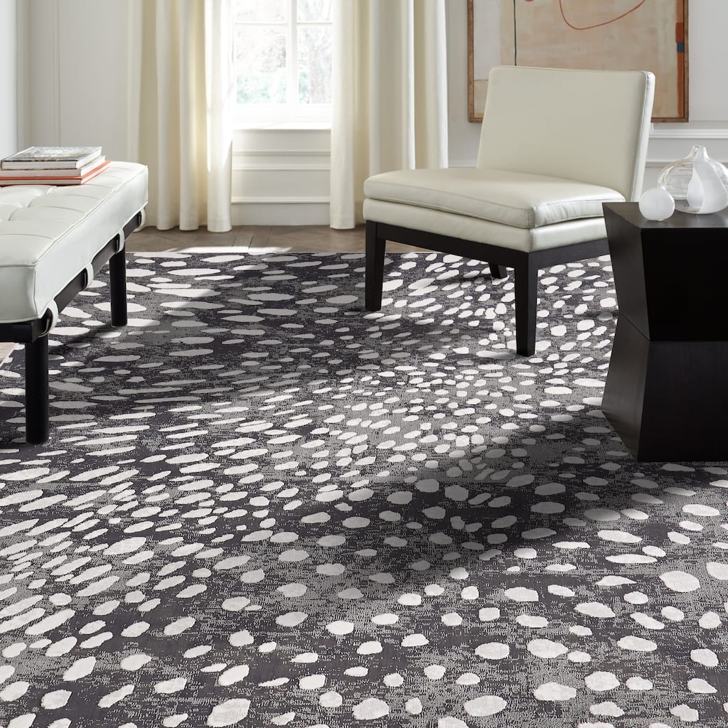 N Natori Serengeti Charcoal Spotted Area Rug