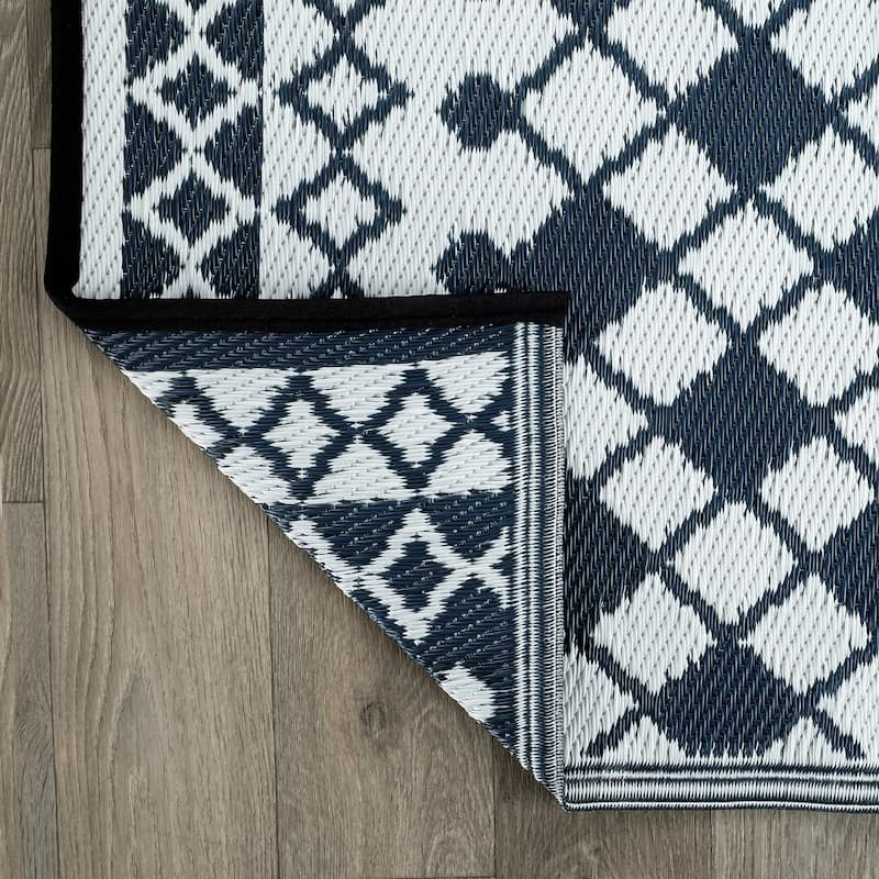 World Rug Gallery Contemporary Bohemian Geometric Reversible Recycled Plastic Outdoor Rugs