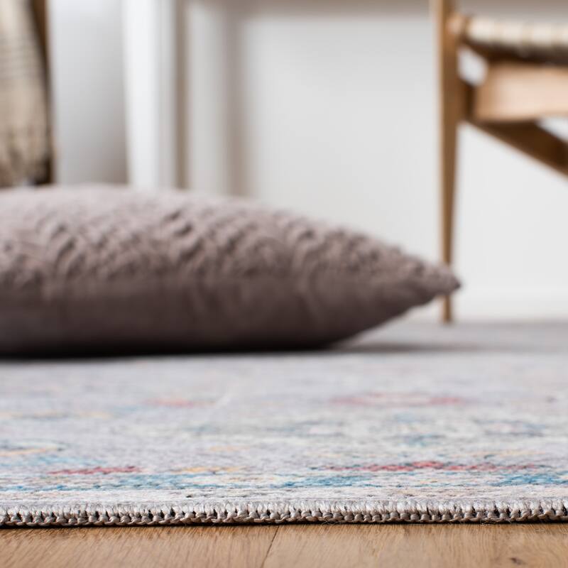 SAFAVIEH Serapi Machine Washable Maryann Medallion Distressed Rug..