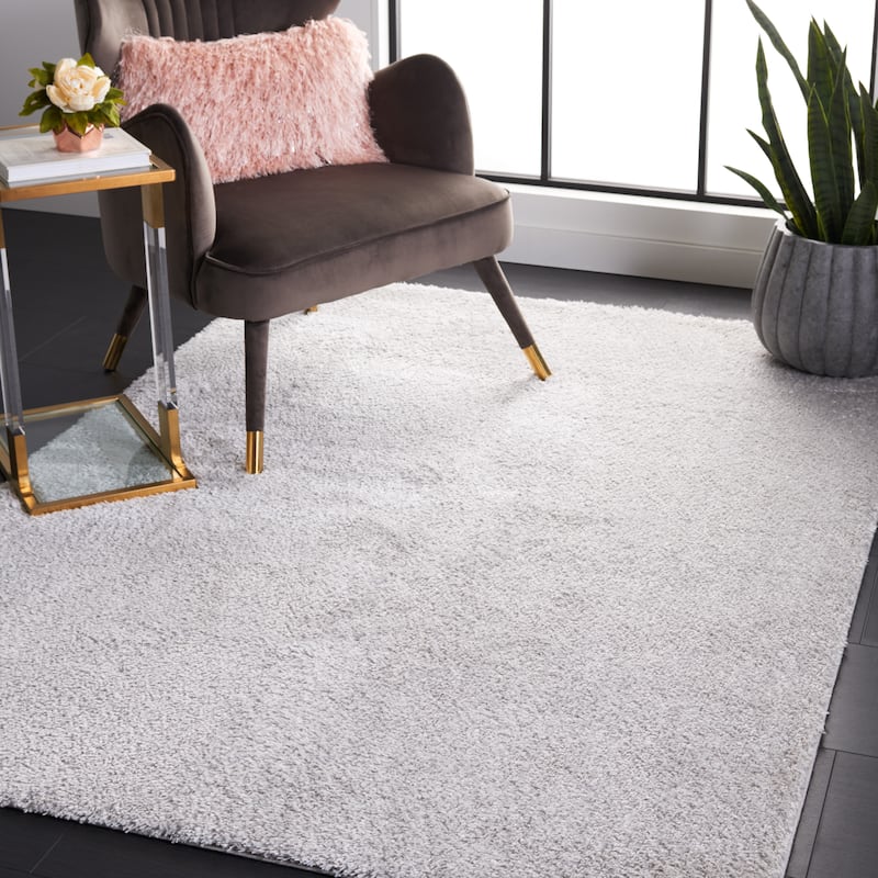 SAFAVIEH Tahoe Shag Indiana Solid 1.2-inch Thick Rug - 5' x 7' - Light Grey