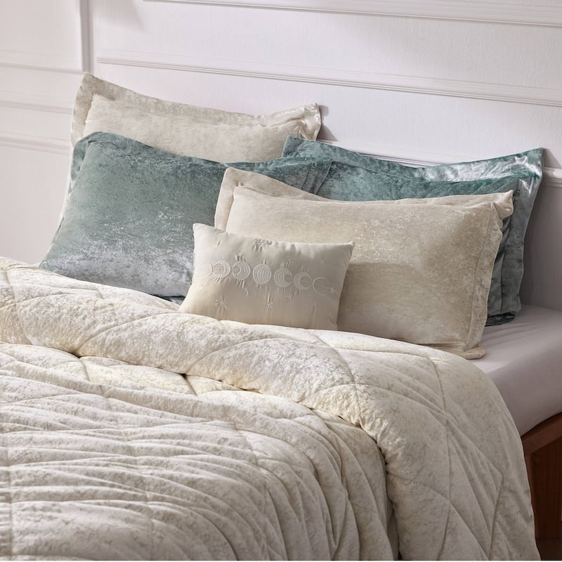Intelligent Design Isabel Velvet Comforter Set