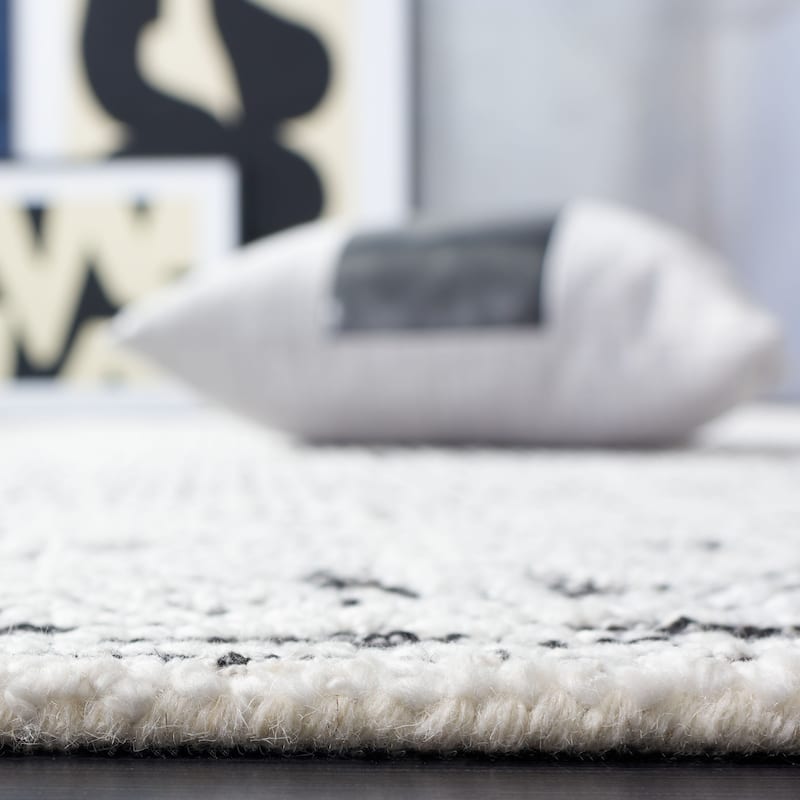 SAFAVIEH Handmade Ebony Golnaz Modern Wool Rug