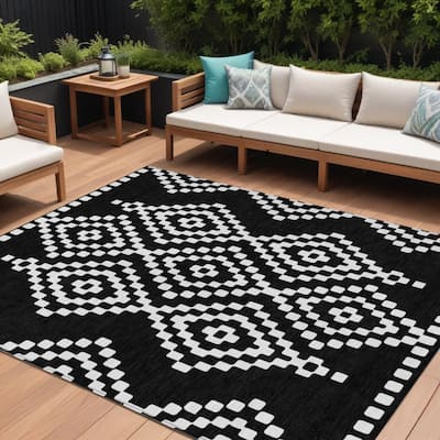 HomeRoots Geometric Transitional Rectangle Outdoor Rug