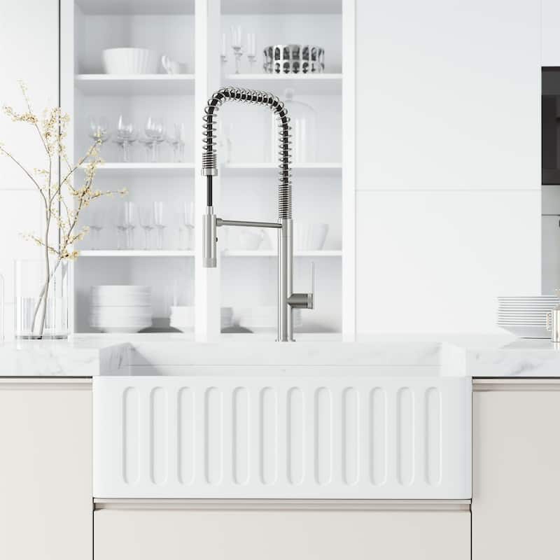 VIGO Sterling 23" H Single Handle Pull-Down Sprayer Kitchen Faucet