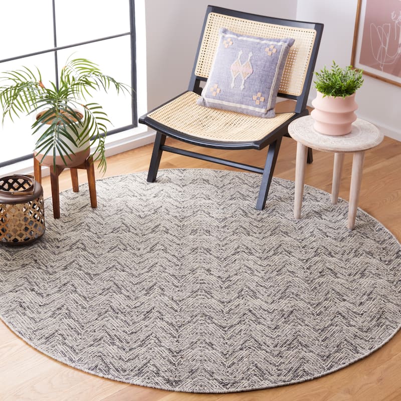 SAFAVIEH Handmade Flatweave Kilim Sanny Chevron Wool Rug