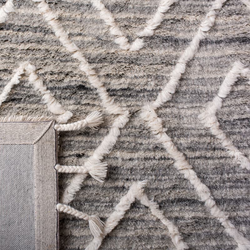 SAFAVIEH Handmade Casablanca Shag Desi Tribal Wool Rug