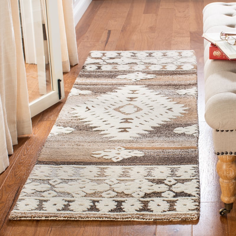 SAFAVIEH Handmade Aspen Nusreta Rustic Boho Wool Rug