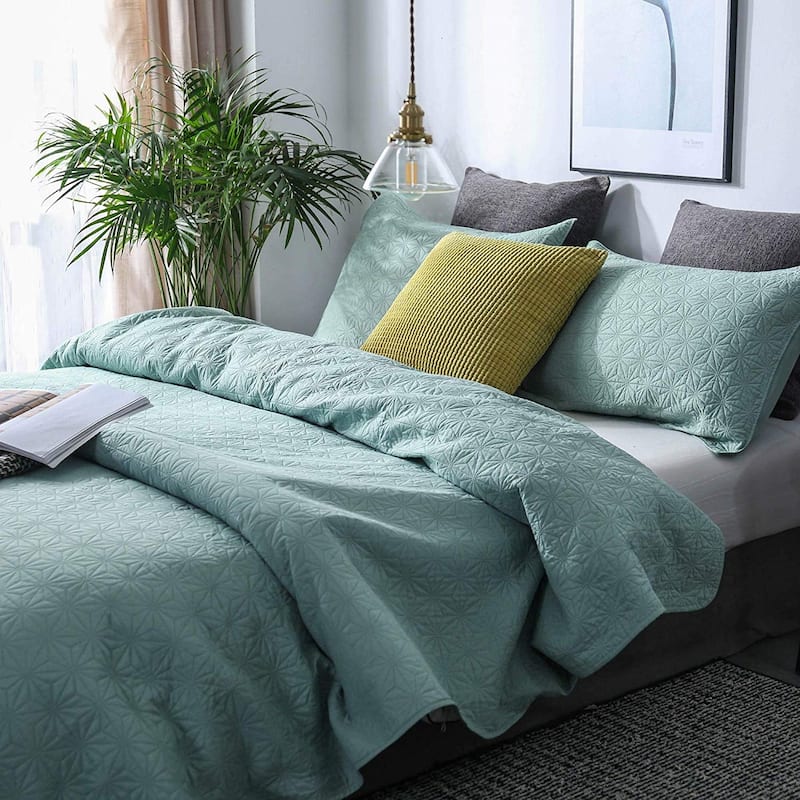 KASENTEX Quilted Coverlet Set Pre-Washed Microfiber Soft Warm Bedspread, Contemporary Star Design