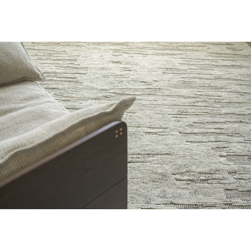 EXQUISITE RUGS Calibre Hand-knotted New Zealand Wool Silver/Charcoal Area Rug.