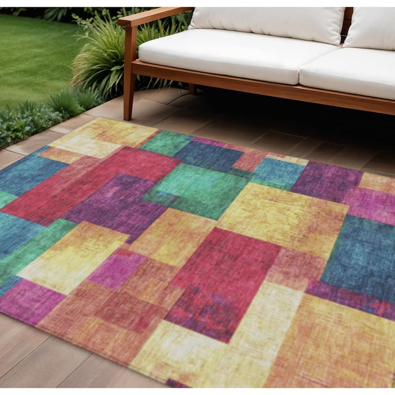 HomeRoots Geometric Traditional Rectangle Outdoor Rug - 8' X 10'