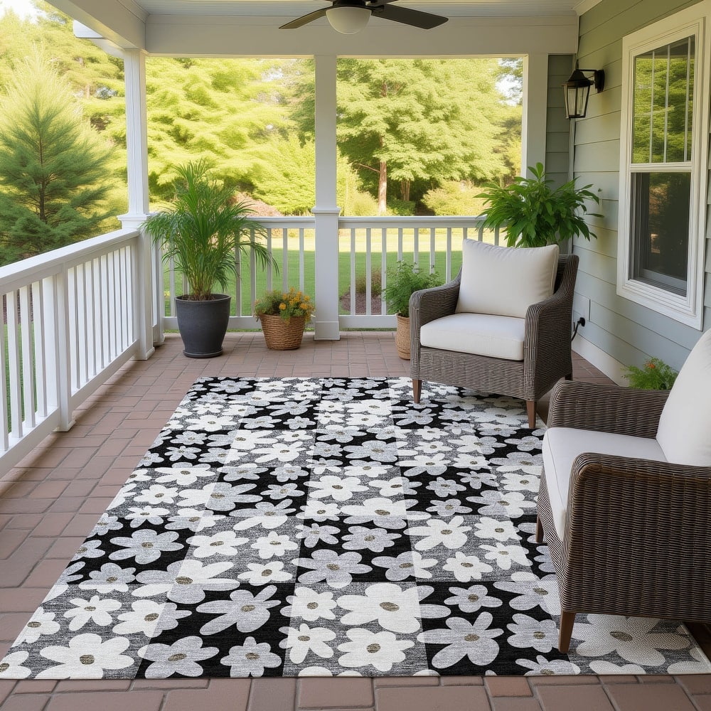 Machine Washable Indoor/ Outdoor Floral Krissy Chantille Rug
