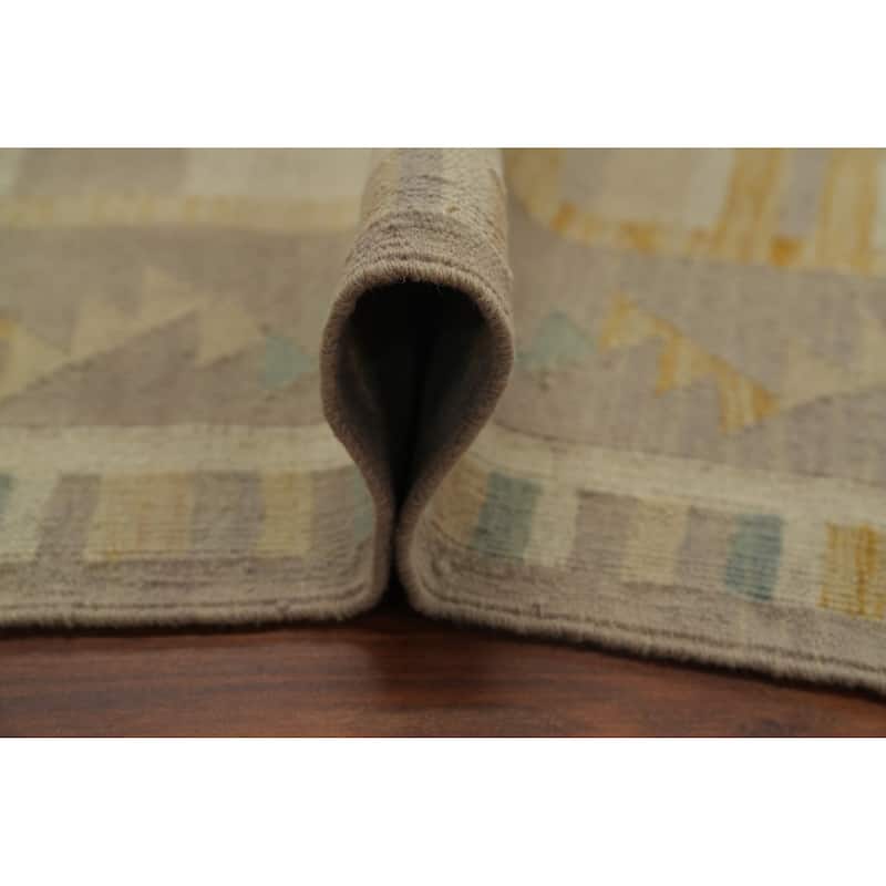 Hand Woven Southwestern Wool Grey Geometric Area Rug - 5' 10'' X 4' 1''