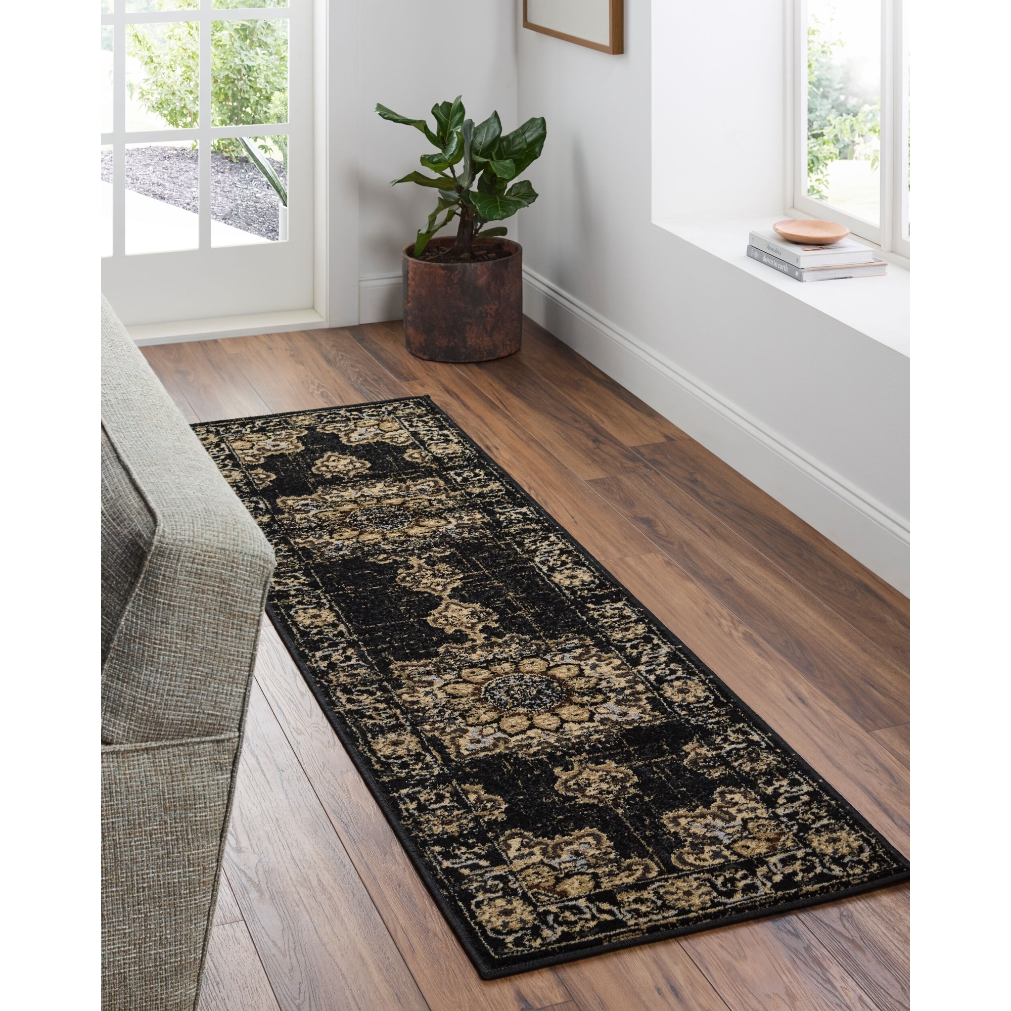 Livabliss Traditional Paramount Medallion Area Rug.