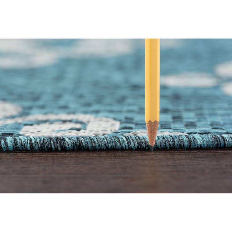 Colonnade Transitional Scroll Indoor/Outdoor Area Rug