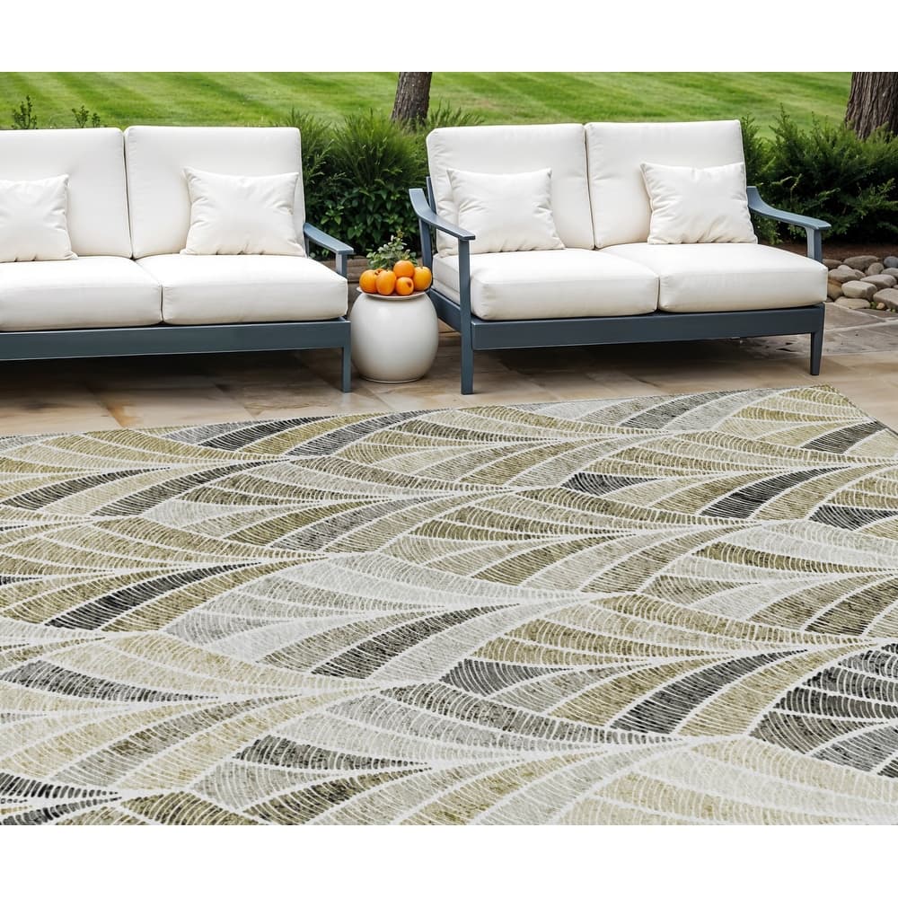 HomeRoots Geometric Transitional Rectangle Outdoor Rug