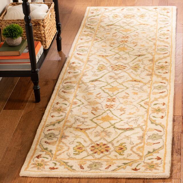 SAFAVIEH Handmade Antiquity Izora Traditional Oriental Wool Rug