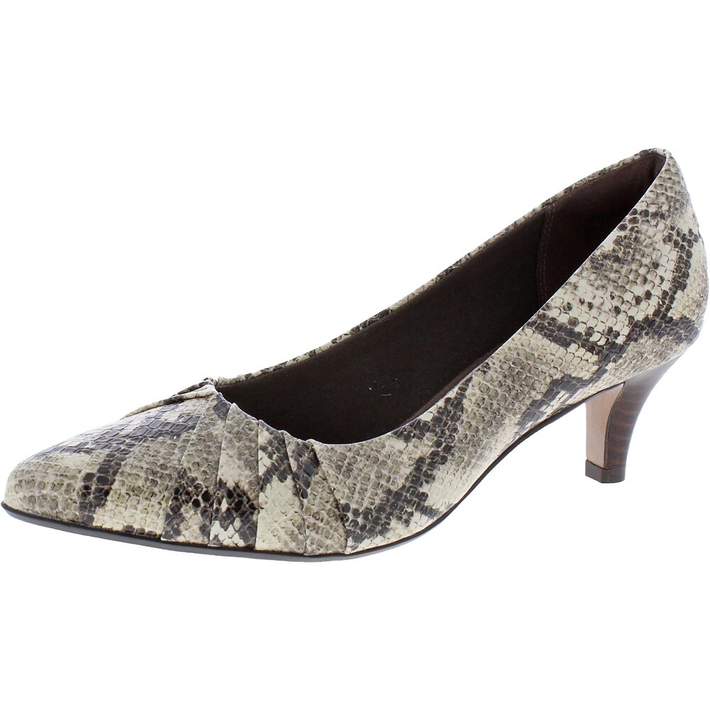 clarks kitten heel court shoes