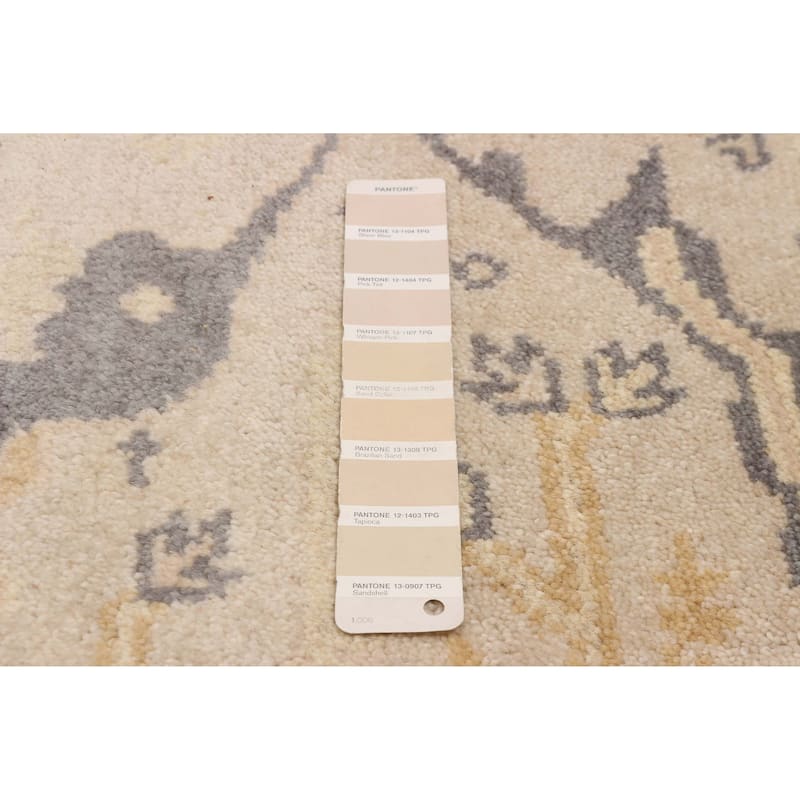 ECARPETGALLERY Hand-knotted Royal Oushak Light Khaki Wool Rug - 5'10 x 5'10
