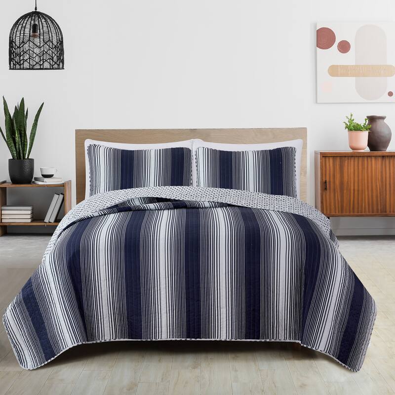 Luxurious Striped Microfiber Quilt Set With Shams