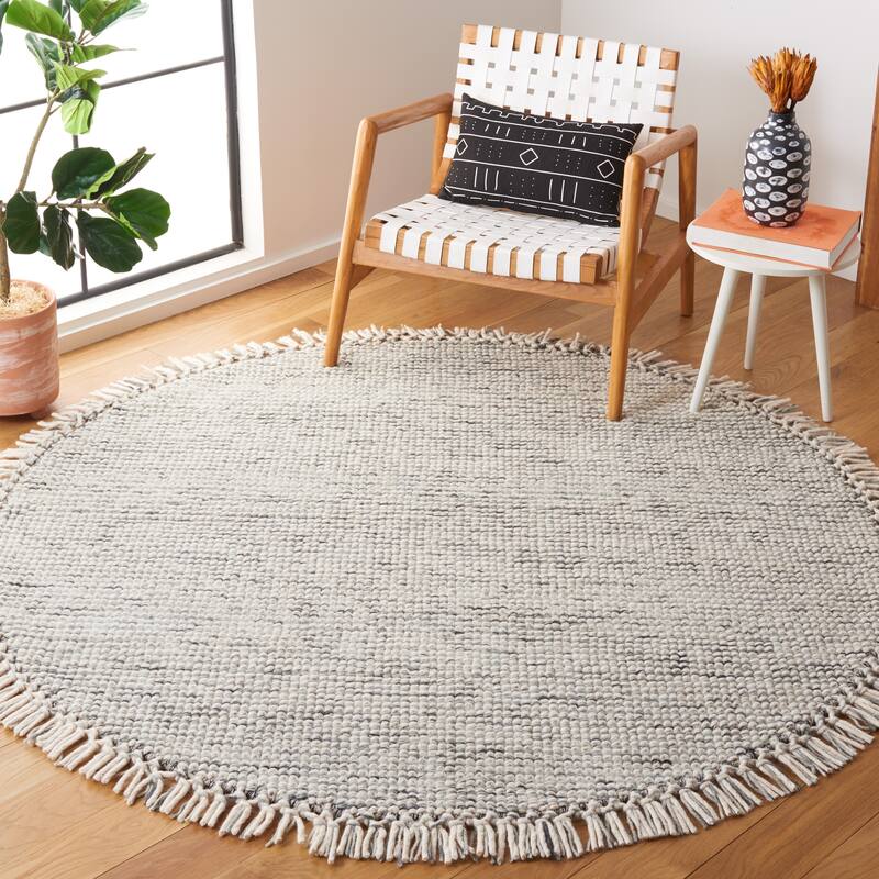 SAFAVIEH Natura Bernetta Wool Fringe Rug - 6' Round - Sage/Ivory