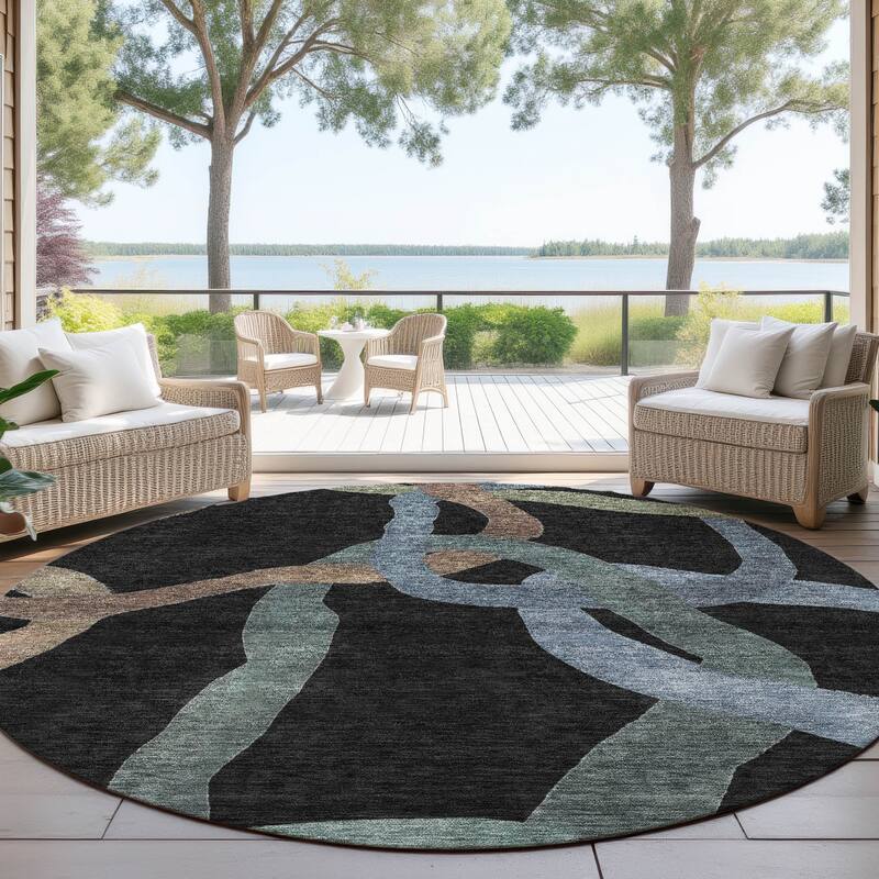 Machine Washable Indoor/ Outdoor Abstract Links Chantille Rug - Black - 8' x 8'
