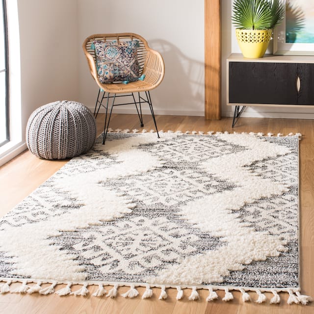 SAFAVIEH Moroccan Tassel Shag Iulieana Boho Tribal 2-inch Thick Rug - 5'3" x 7'6" - Ivory/Grey