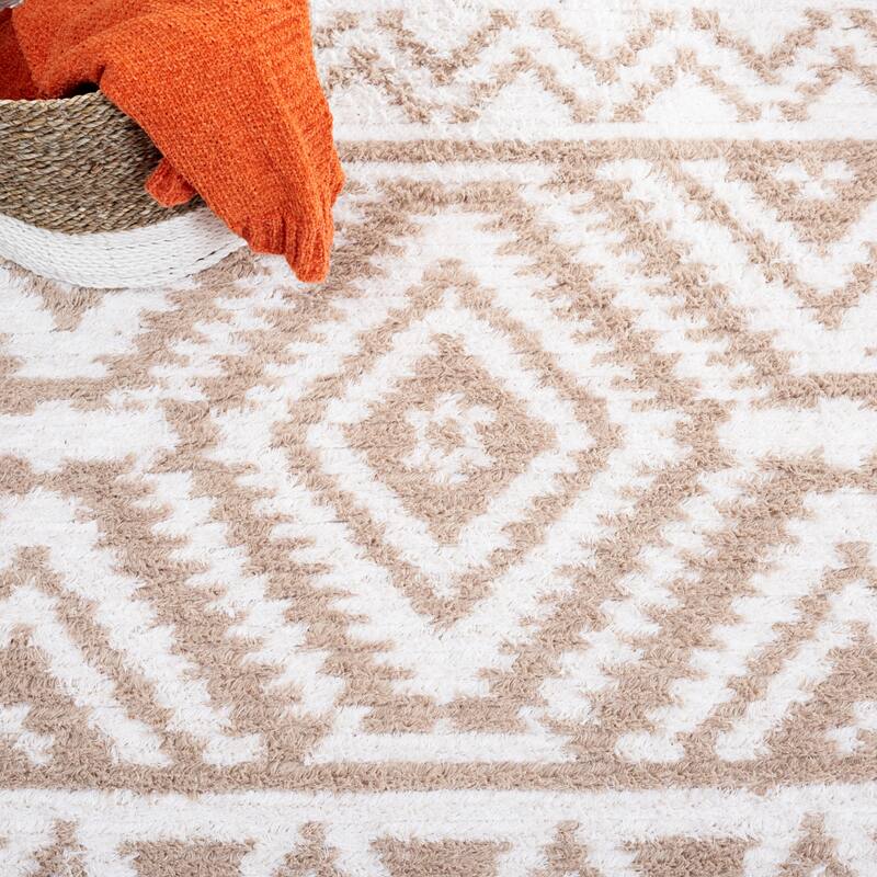 SAFAVIEH Augustine Sumiko Rustic Moroccan Fringe Rug