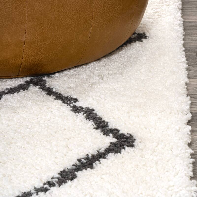JONATHAN Y Pere Moroccan Style Diamond Shag Area Rug