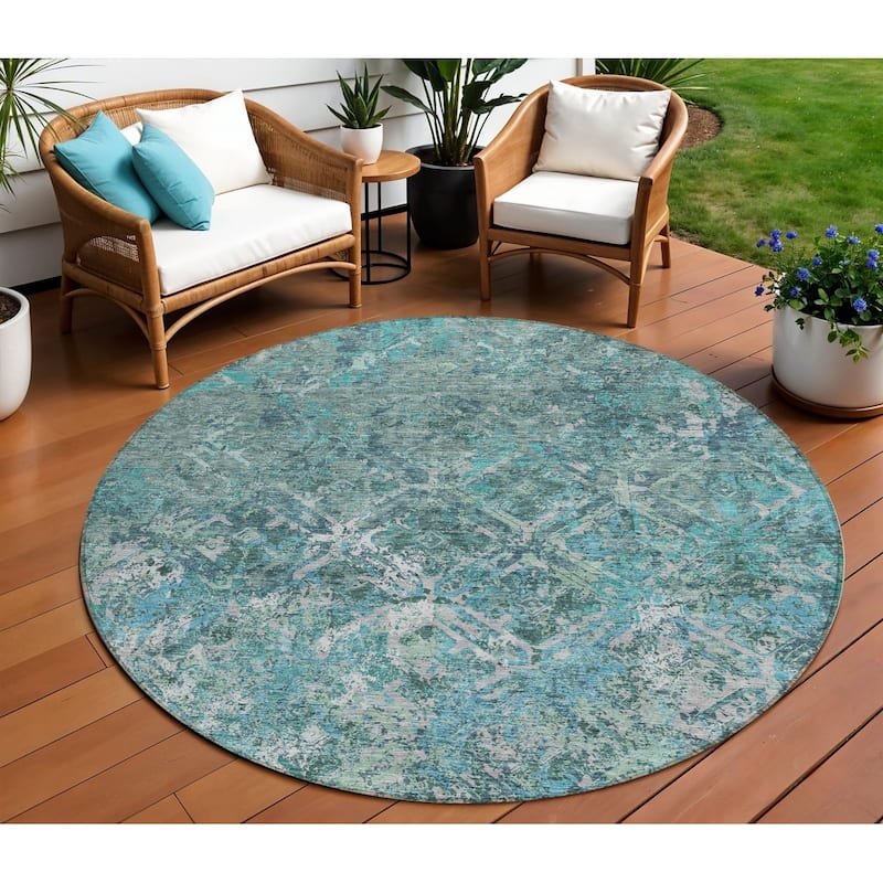 HomeRoots Geometric Transitional Rectangle Outdoor Rug - 8' Round