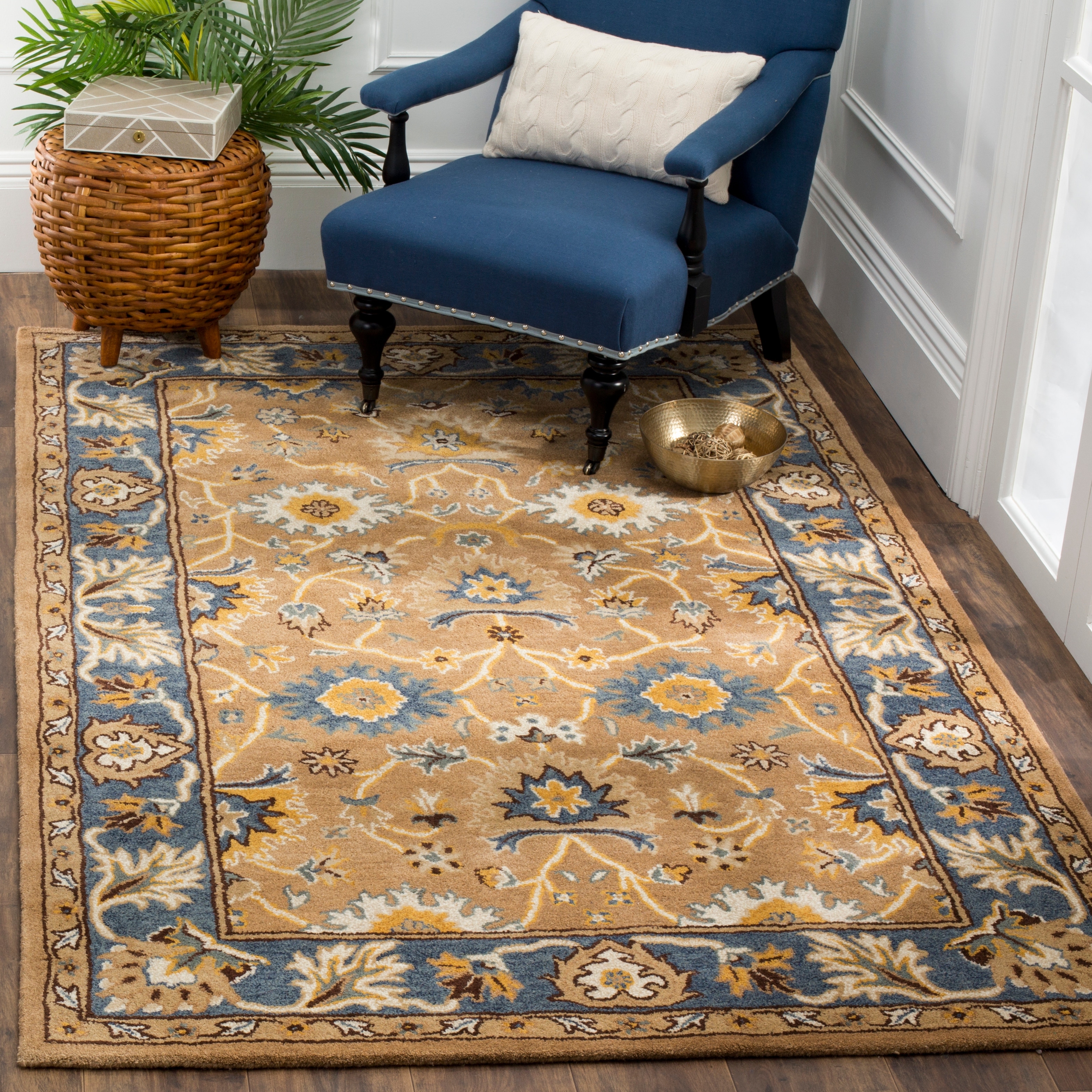 SAFAVIEH Handmade Heritage Truck Traditional Oriental Wool Rug 