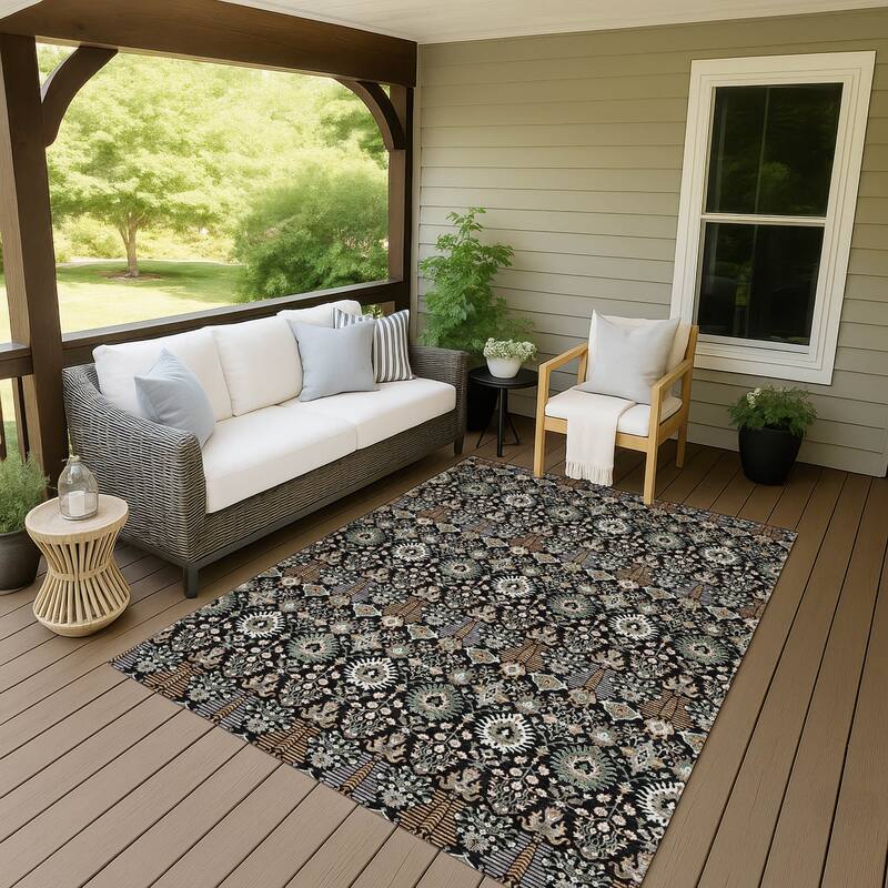 Machine Washable Indoor/ Outdoor Traditional Xander Chantille Rug - Black - 5' x 7'6"