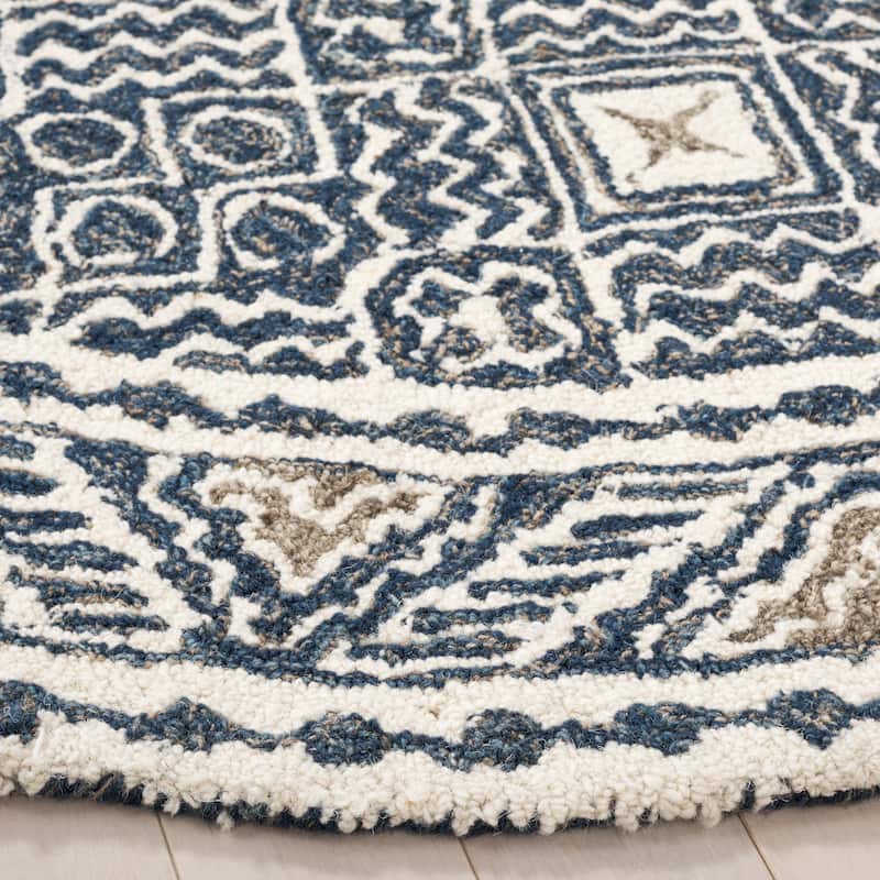 SAFAVIEH Handmade Micro-Loop Lutetia Wool Rug