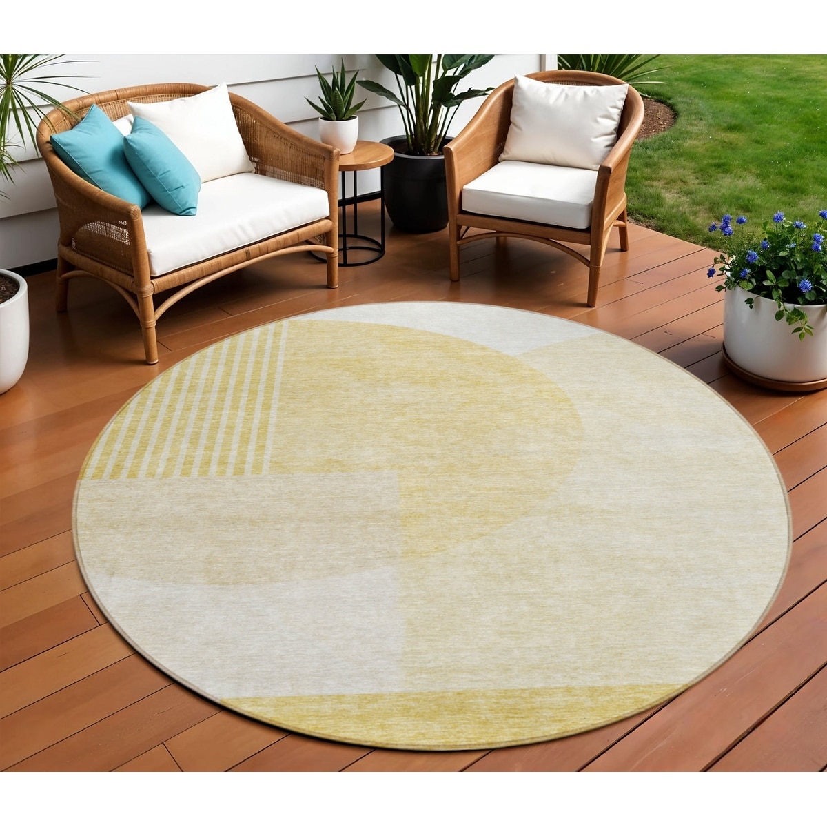 8' Gold Wheat And Ivory Round Geometric Washable Indoor Outdoor Area Rug - 7' x 7' Round