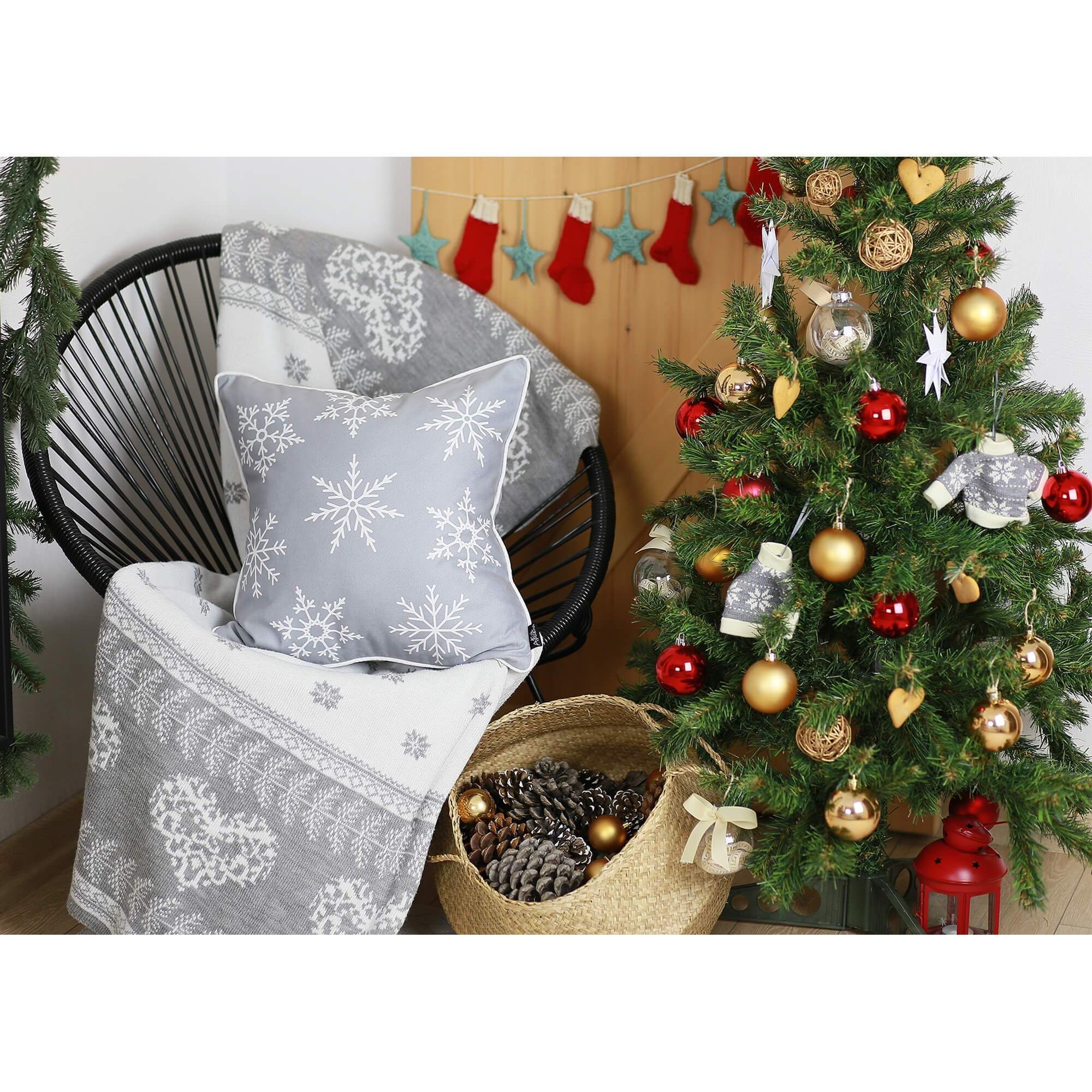 https://ak1.ostkcdn.com/images/products/is/images/direct/46ecb5e35c922c4f2f67d7639edf7319e6971929/Snowflakes-Throw-Pillow-Cover-18%22x18%22-%282-pcs-in-set%29-Christmas-Gift.jpg