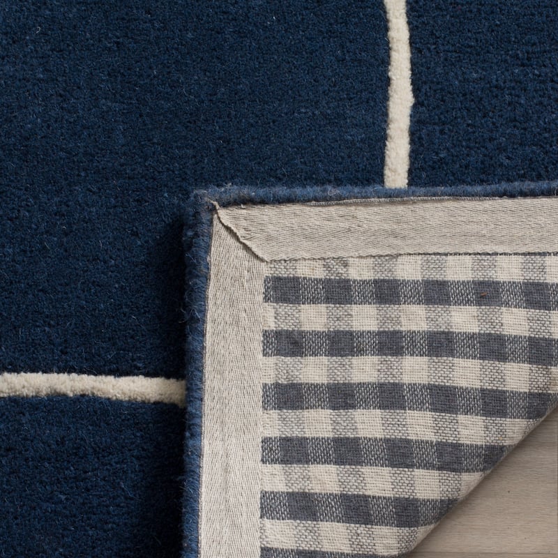 SAFAVIEH Handmade Bella Alverta Dotted Border Wool Rug