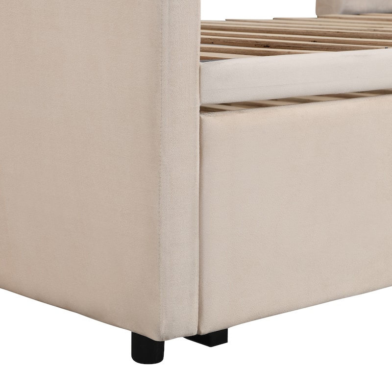 Upholstered daybed with Pop Up Trundle