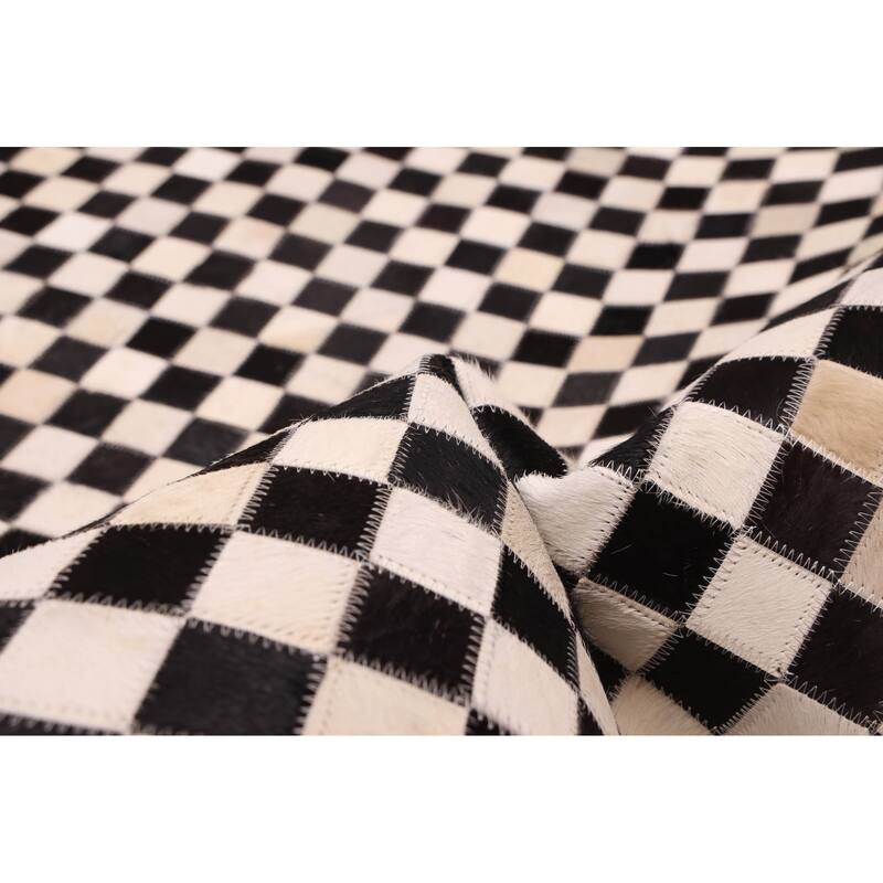 ECARPETGALLERY Handmade Cowhide Patchwork Black, Cream Leather Rug - 4'0 x 6'0