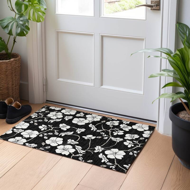 Machine Washable Indoor/ Outdoor Calm Floral Chantille Rug - Black - 1'8" x 2'6"