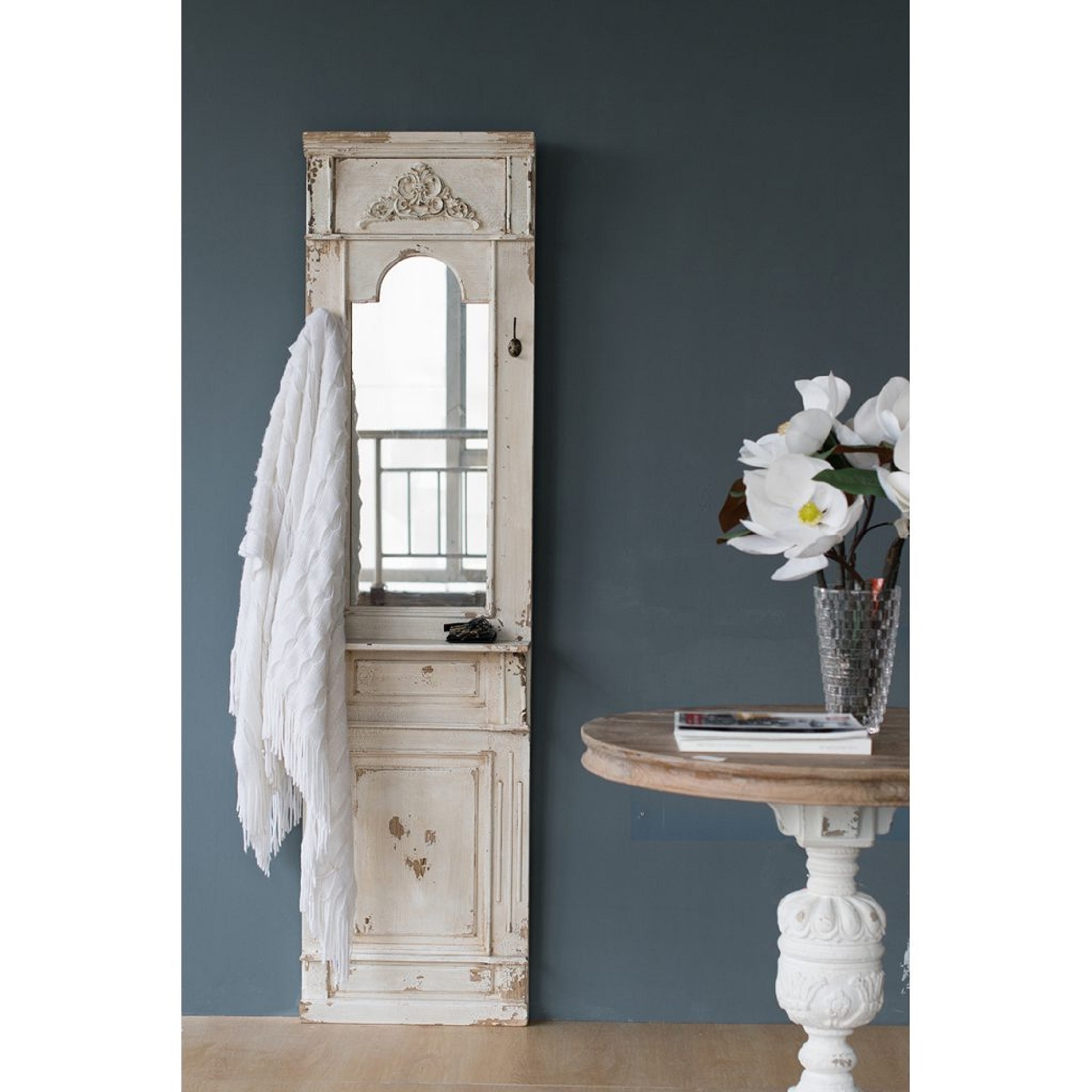 White distressed mirror 2025