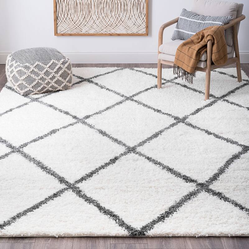 Sohni Shag Farmhouse Diamond Indoor Area Rug - 5'3'' x 7'3'' - White