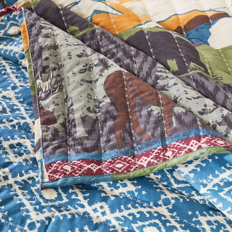 Greenland Home Black Bear Lodge Quilt and Pillow Sham Set