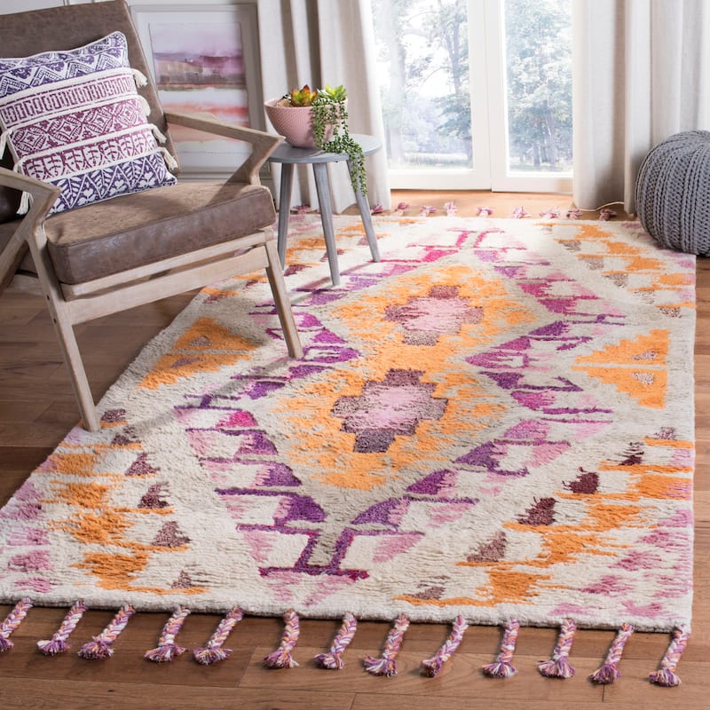 SAFAVIEH Handmade Casablanca Shag Mateja Tribal Moroccan Wool Rug - 4' x 6' - Ivory/Multi