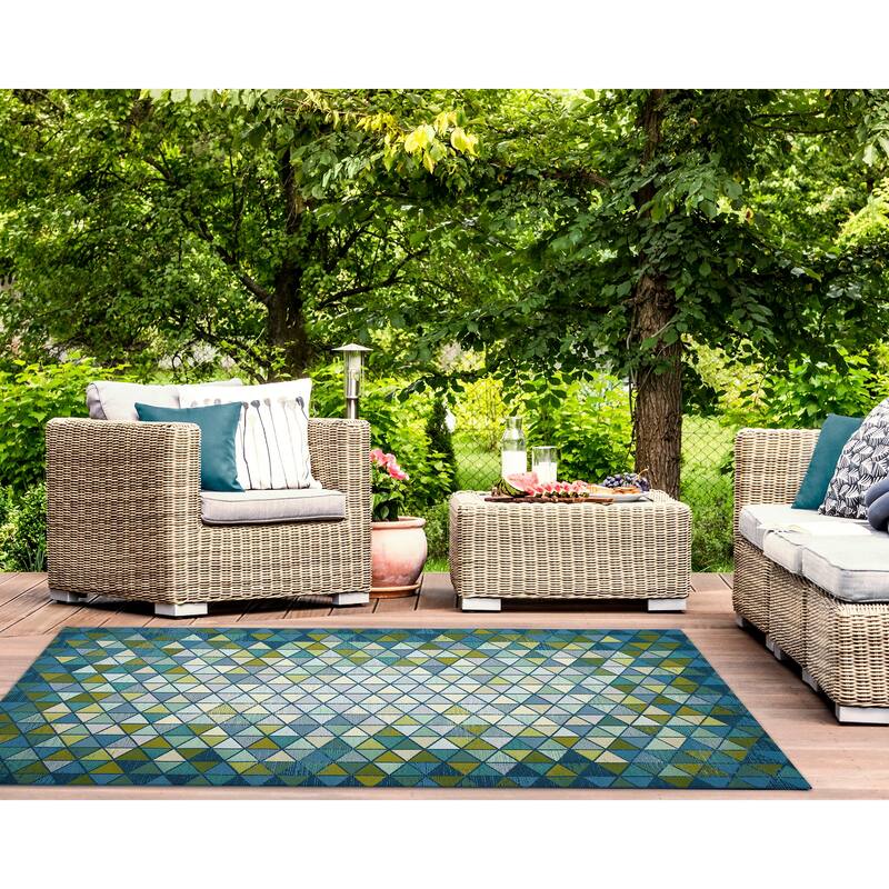 Liora Manne Marina Triangle Border Indoor/Outdoor Rug